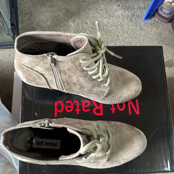 Heels - Picture 2 of 4